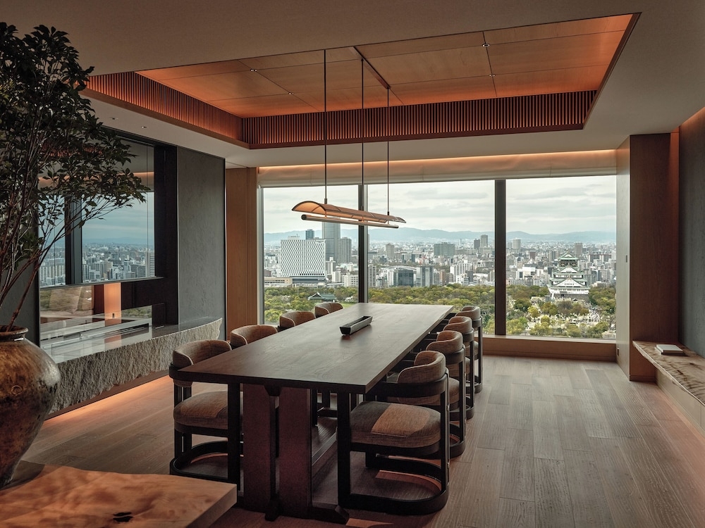 객실 내 식사 공간