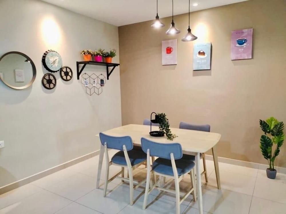 객실 내 식사 공간