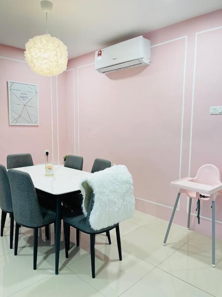 객실 내 식사 공간