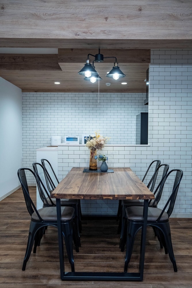 객실 내 식사 공간