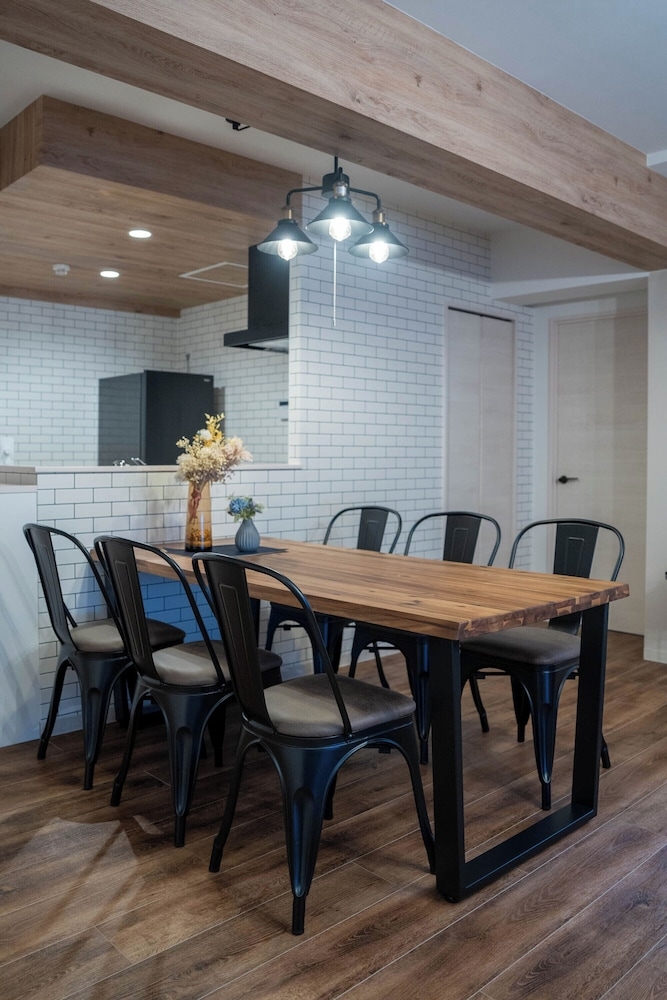 객실 내 식사 공간