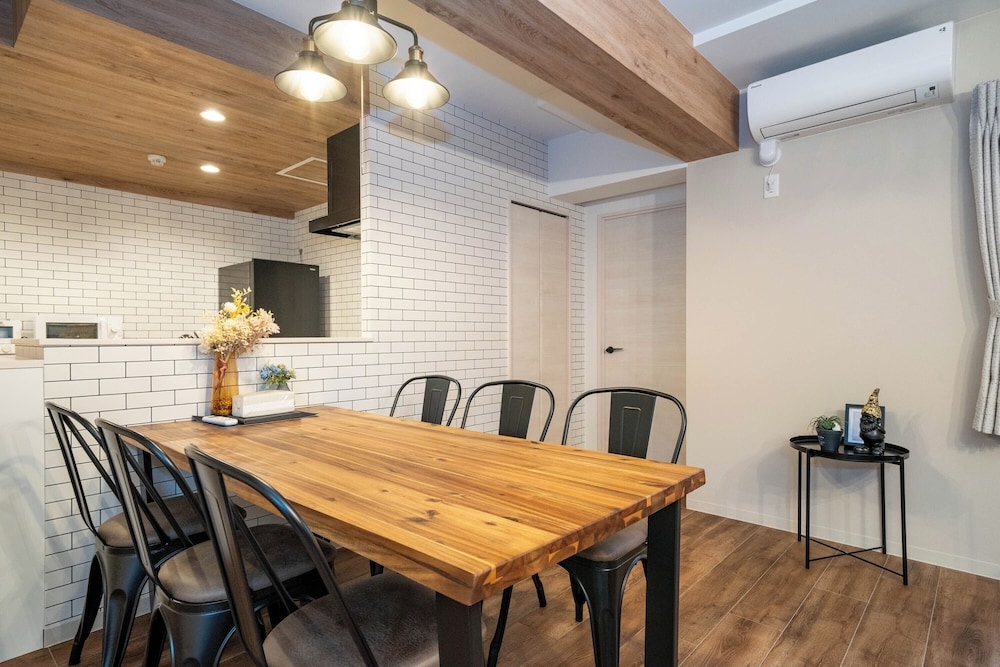 객실 내 식사 공간