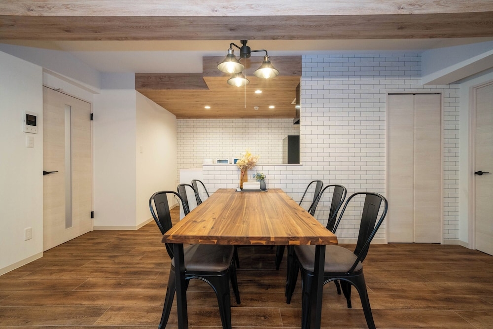 객실 내 식사 공간