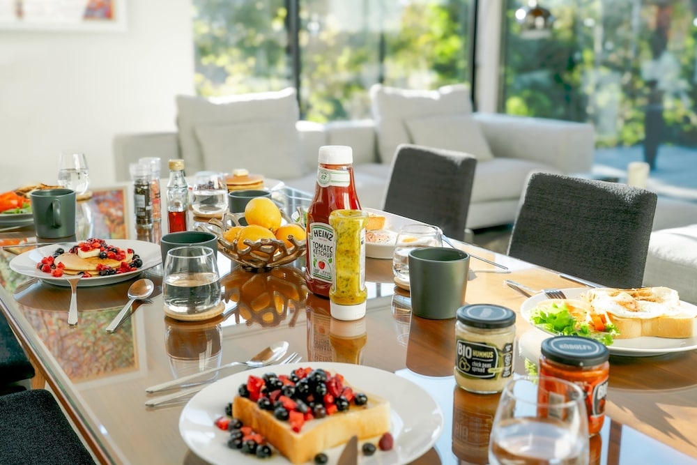 객실 내 식사 공간