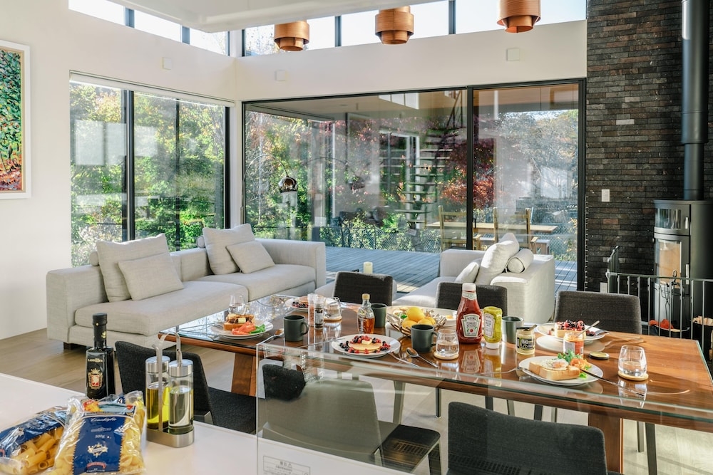 객실 내 식사 공간