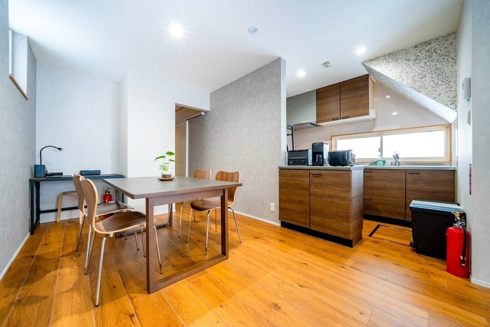 객실 내 식사 공간