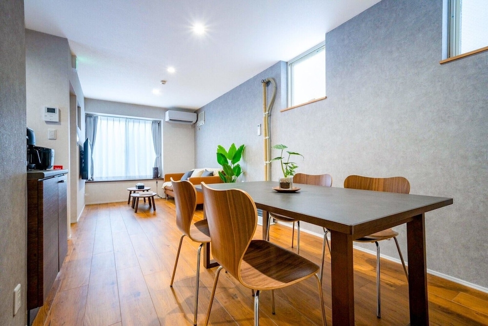 객실 내 식사 공간