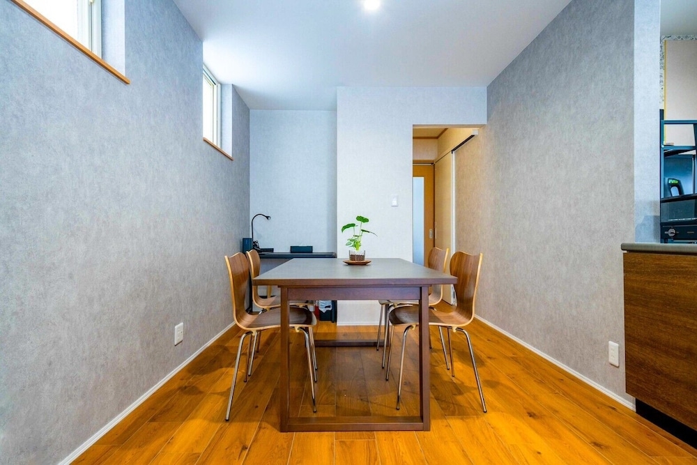 객실 내 식사 공간