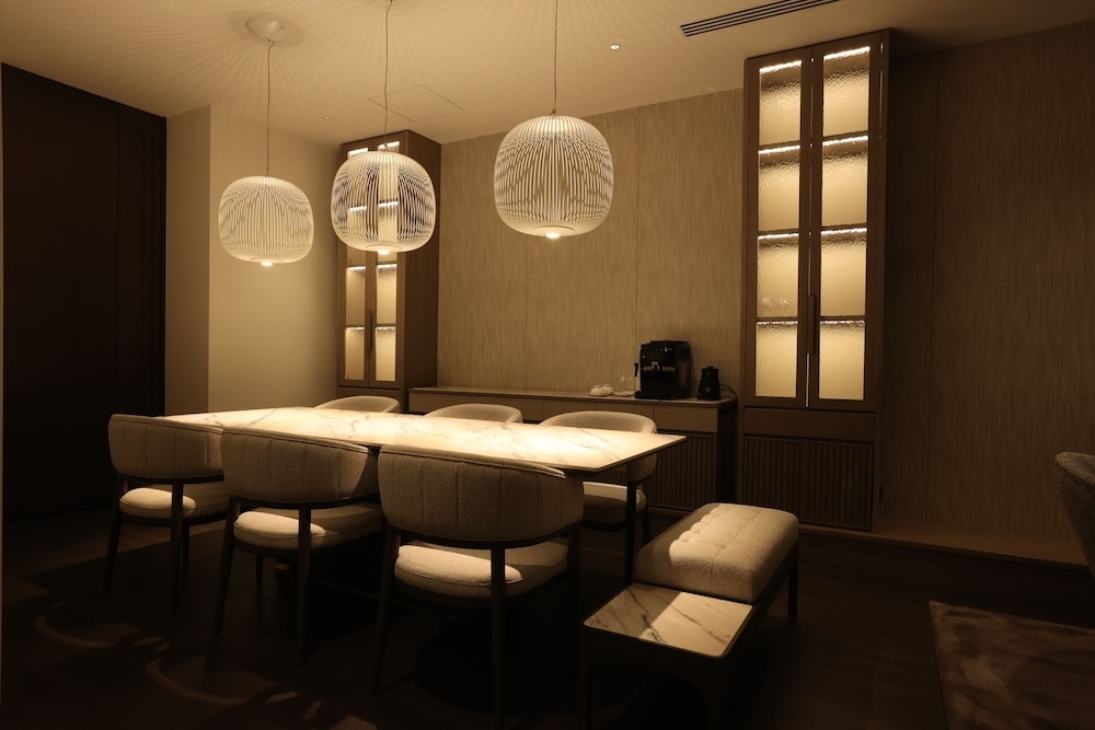 객실 내 식사 공간