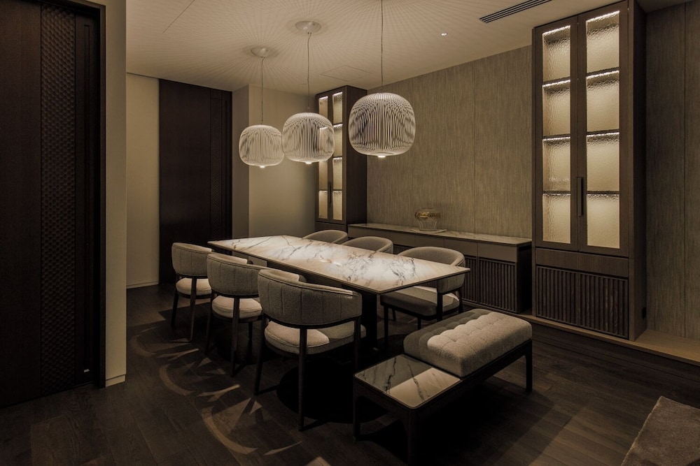 객실 내 식사 공간