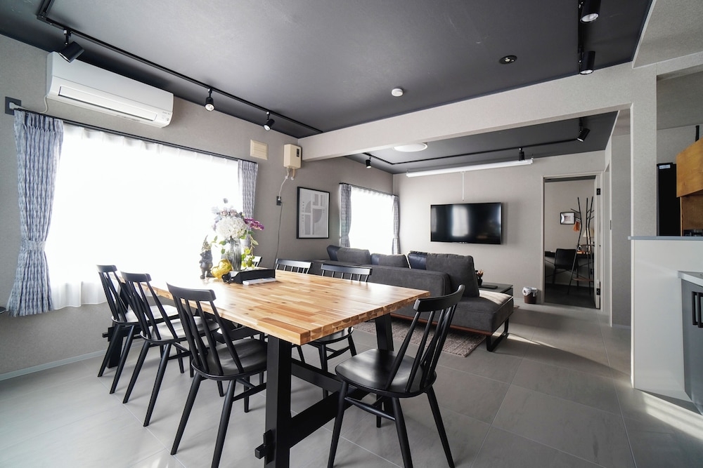 객실 내 식사 공간