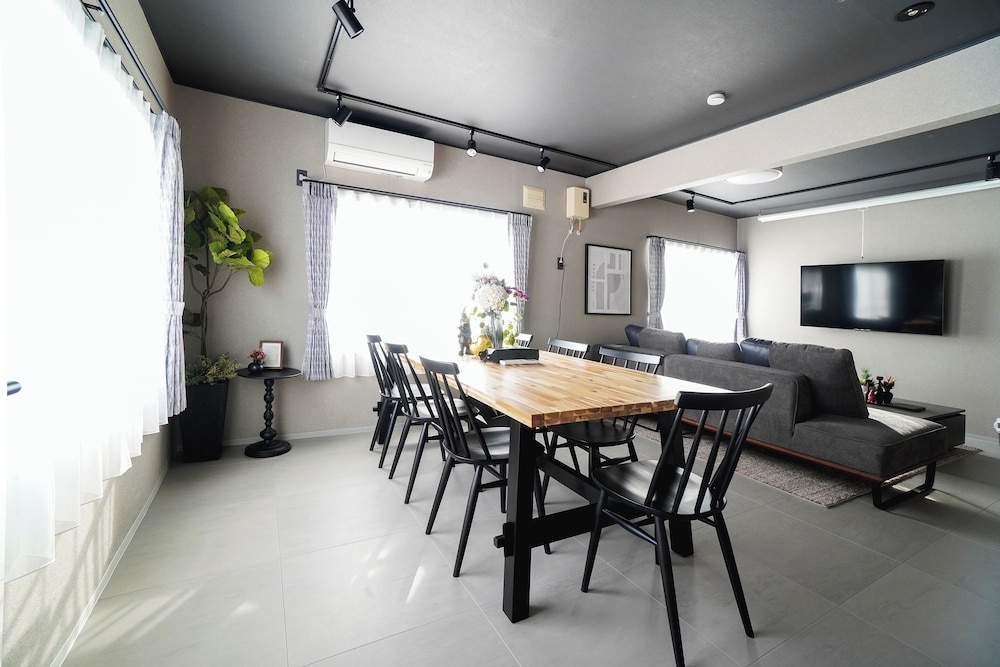 객실 내 식사 공간