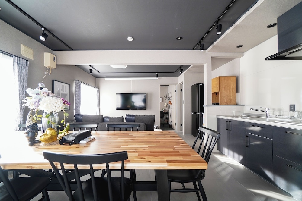 객실 내 식사 공간