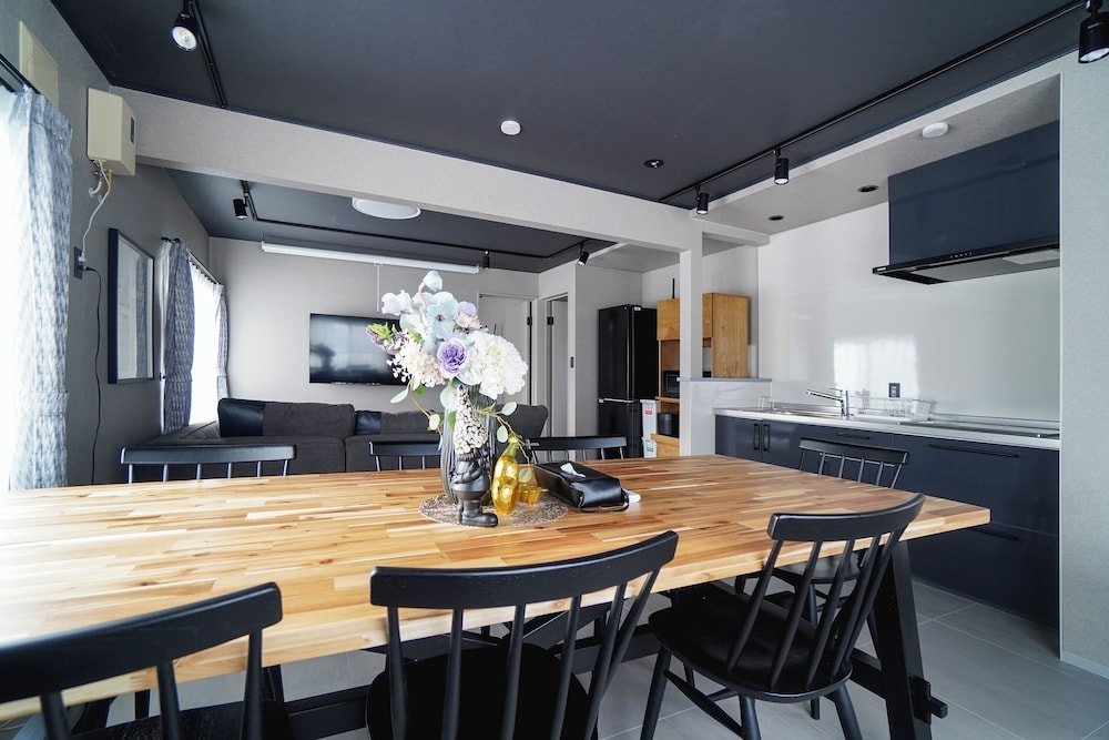 객실 내 식사 공간