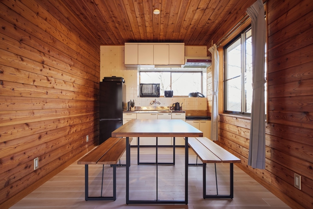 객실 내 식사 공간