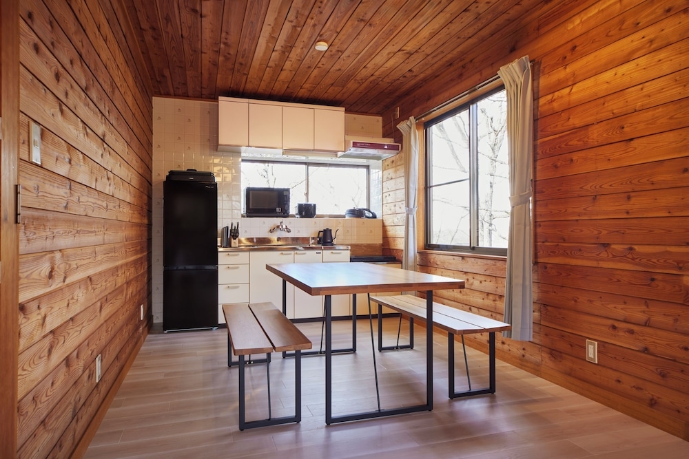 객실 내 식사 공간