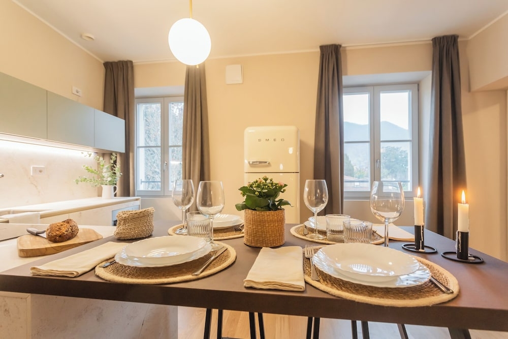 객실 내 식사 공간