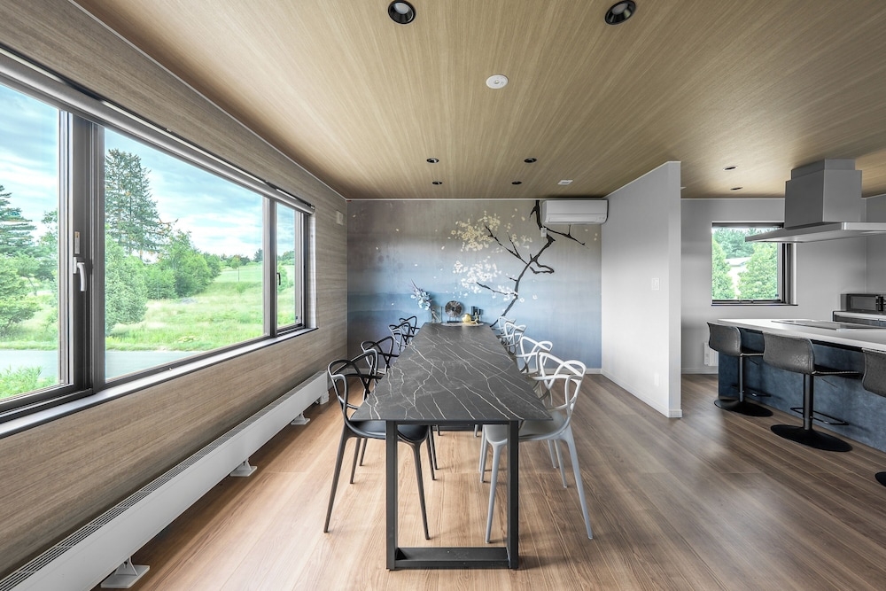 객실 내 식사 공간