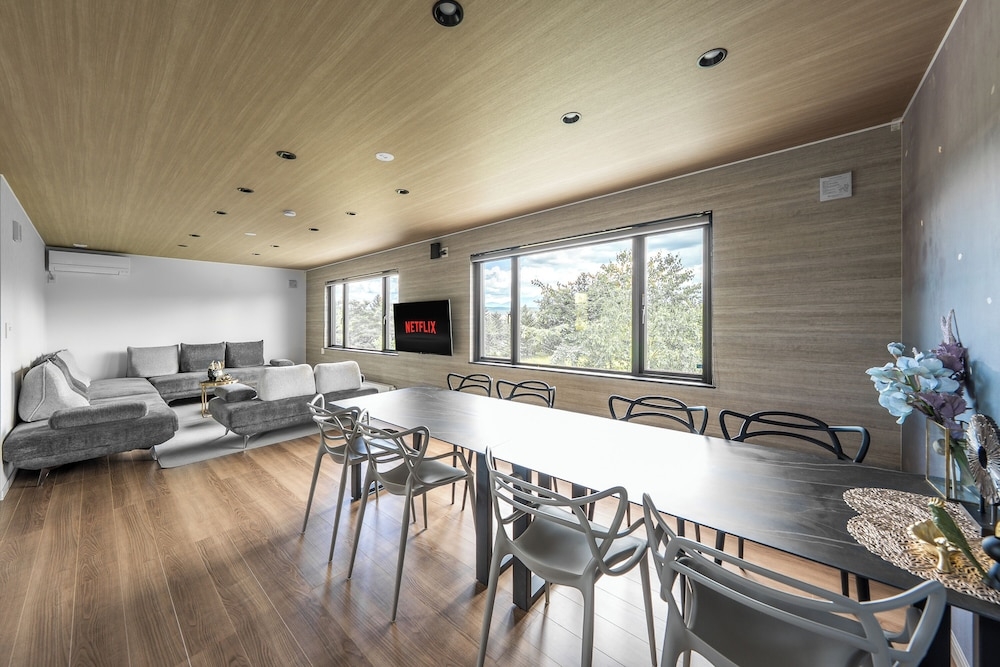 객실 내 식사 공간