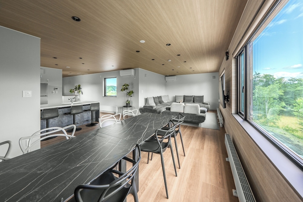 객실 내 식사 공간