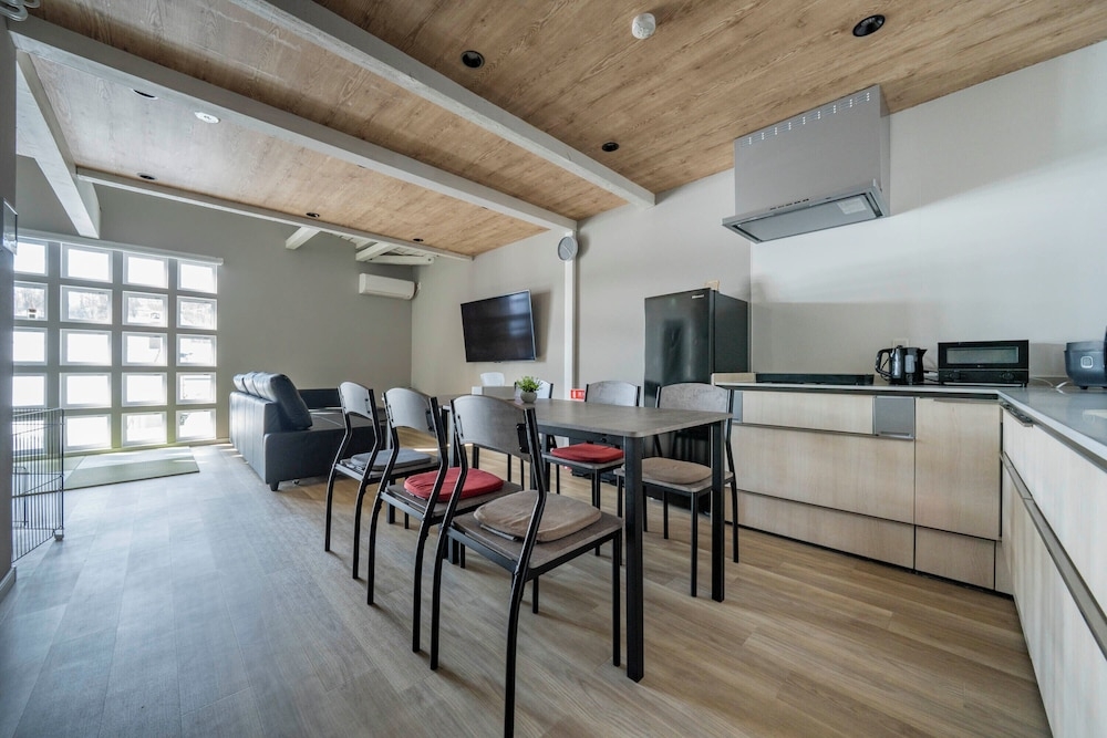 객실 내 식사 공간