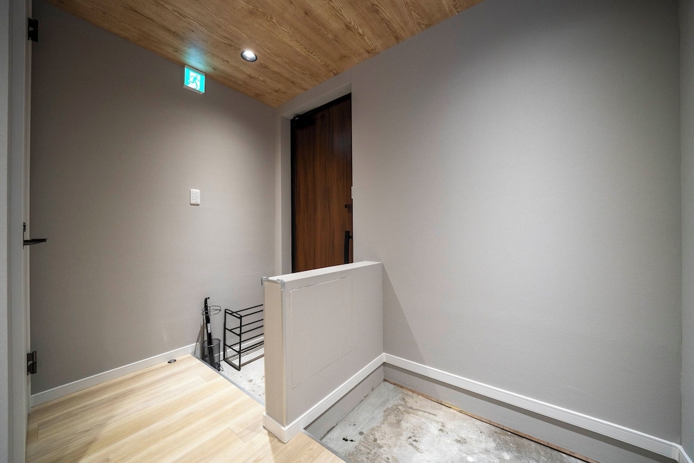 숙박 시설 입구