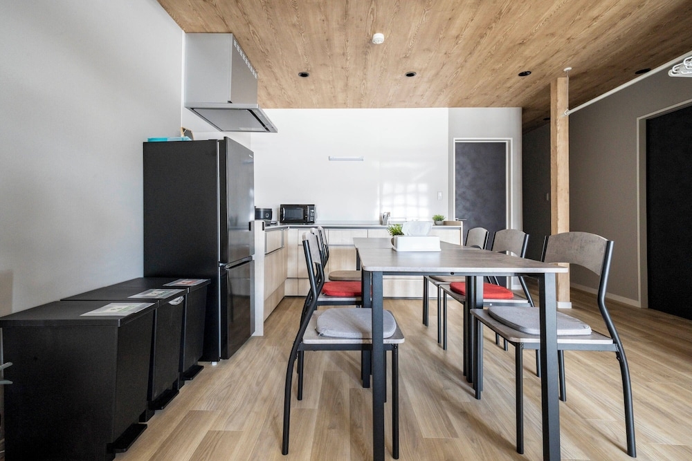 객실 내 식사 공간