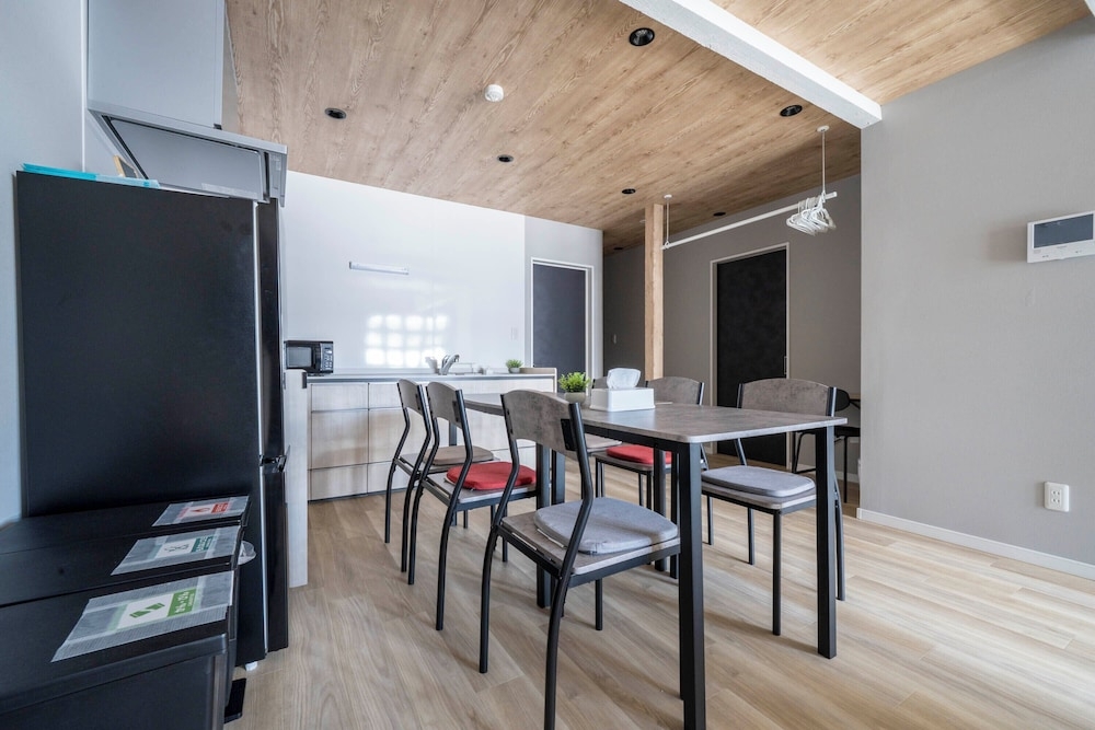 객실 내 식사 공간