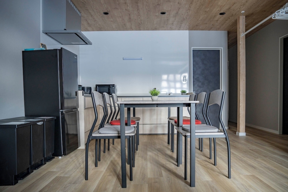 객실 내 식사 공간