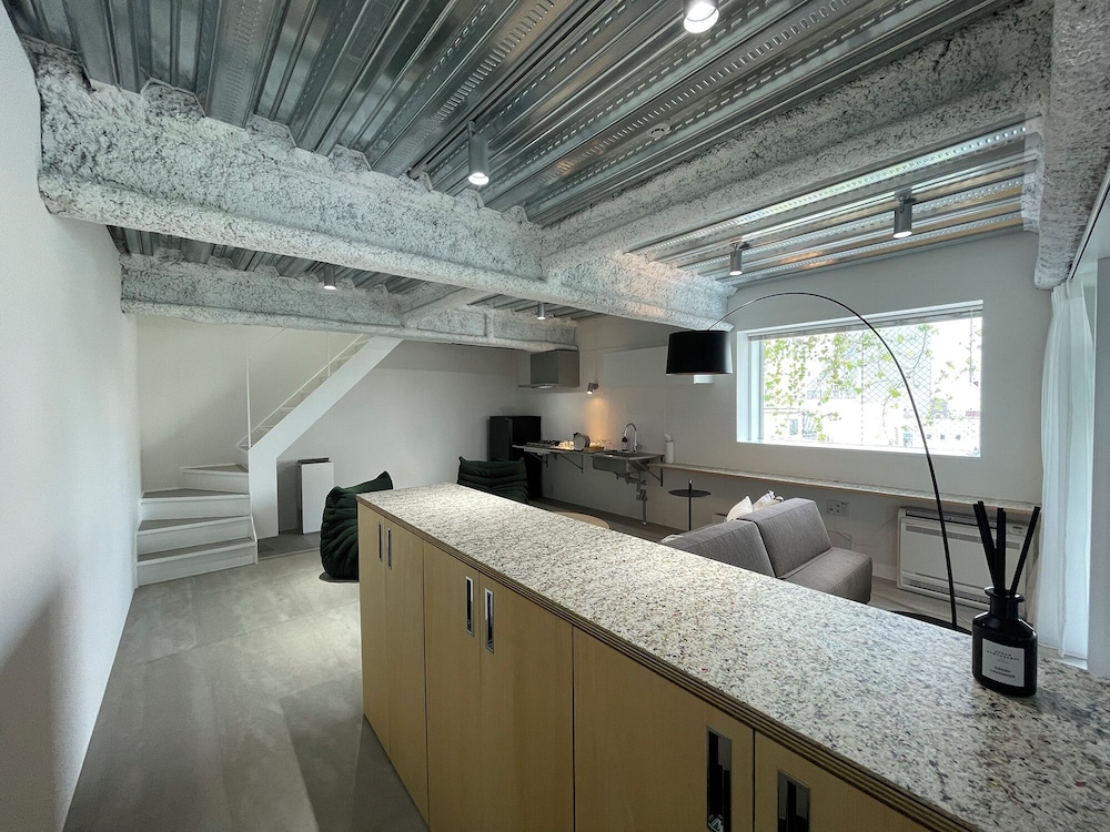 객실 내 식사 공간