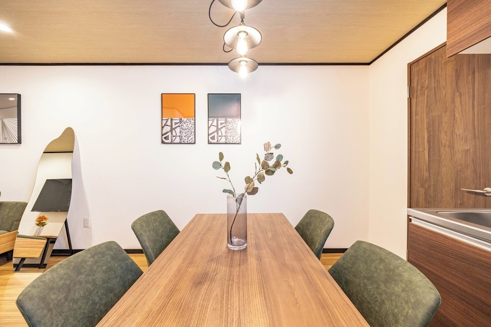 객실 내 식사 공간