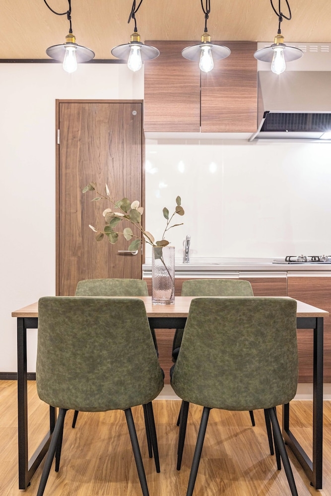 객실 내 식사 공간