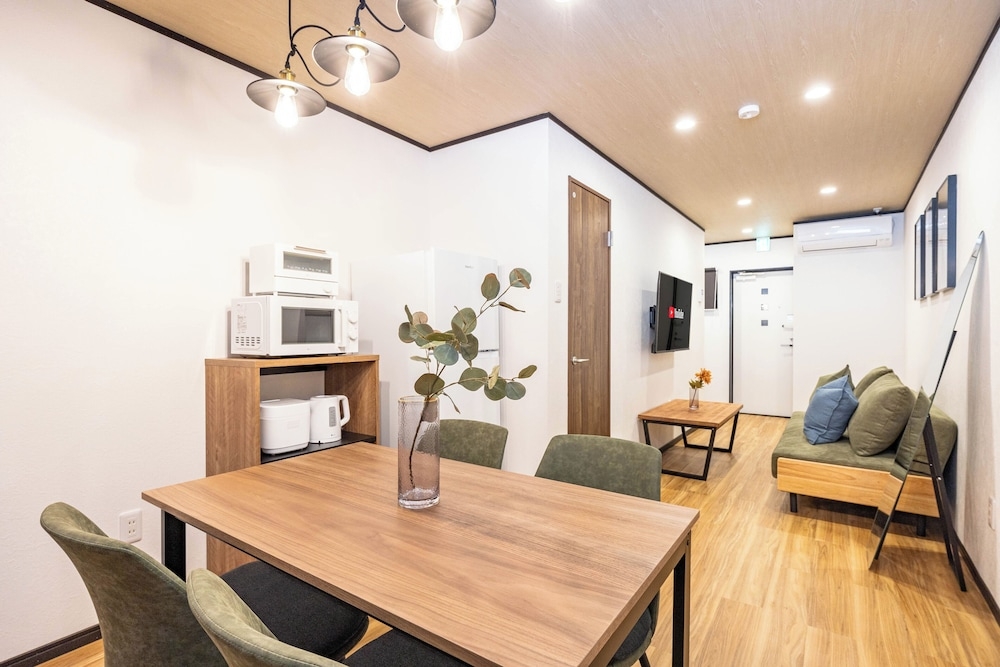 객실 내 식사 공간