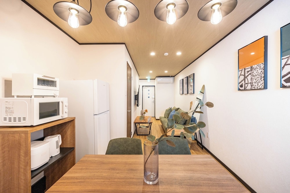 객실 내 식사 공간