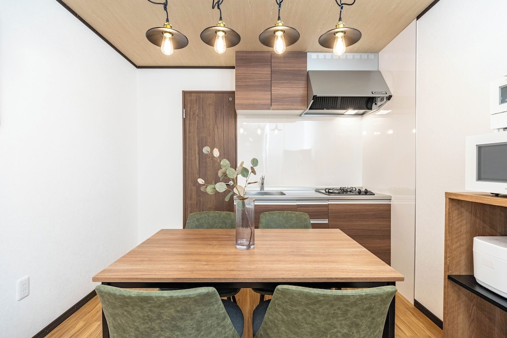 객실 내 식사 공간