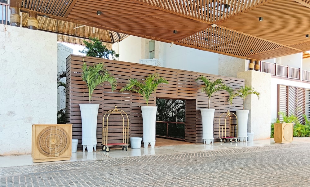 숙박 시설 입구