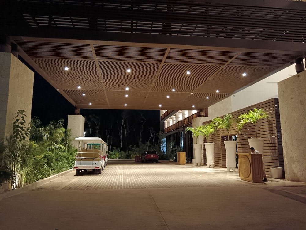 숙박 시설 입구