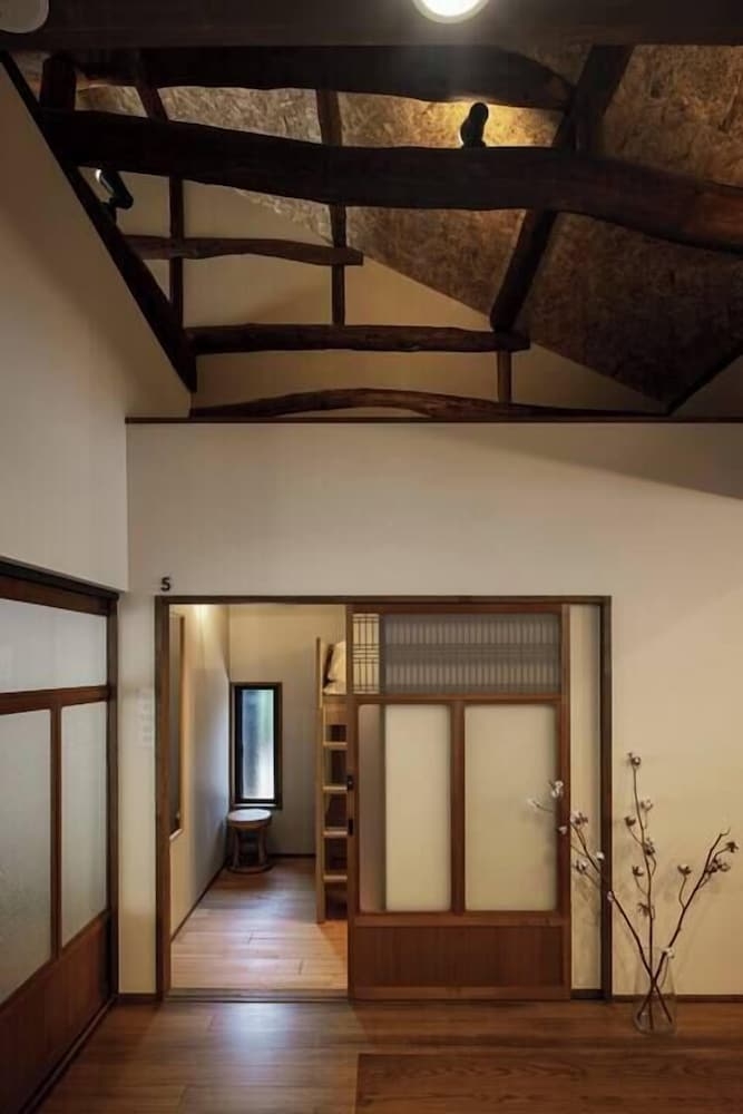 객실 내 식사 공간