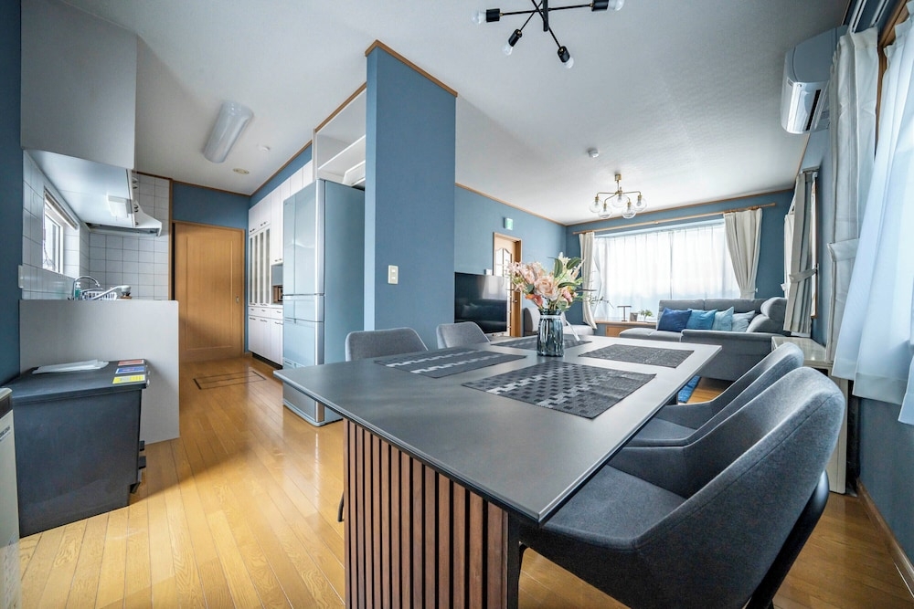 객실 내 식사 공간