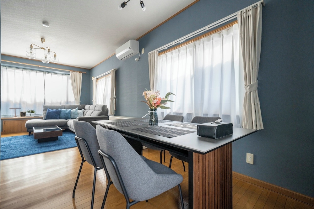 객실 내 식사 공간