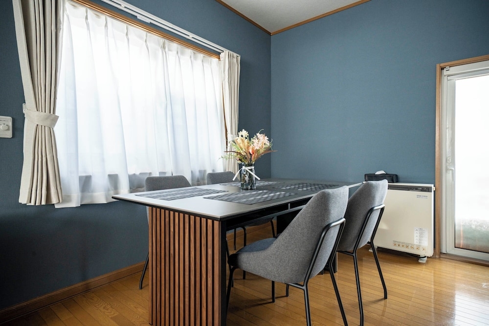 객실 내 식사 공간