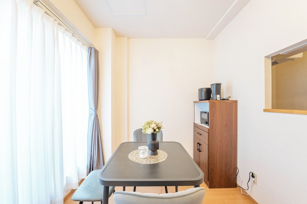 객실 내 식사 공간