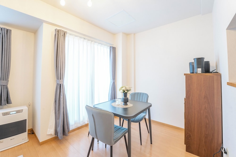 객실 내 식사 공간