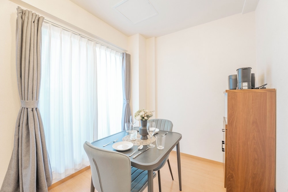 객실 내 식사 공간