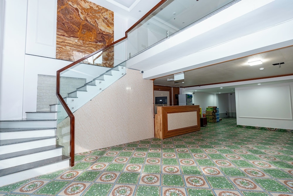 숙박 시설 정면 - 저녁/밤