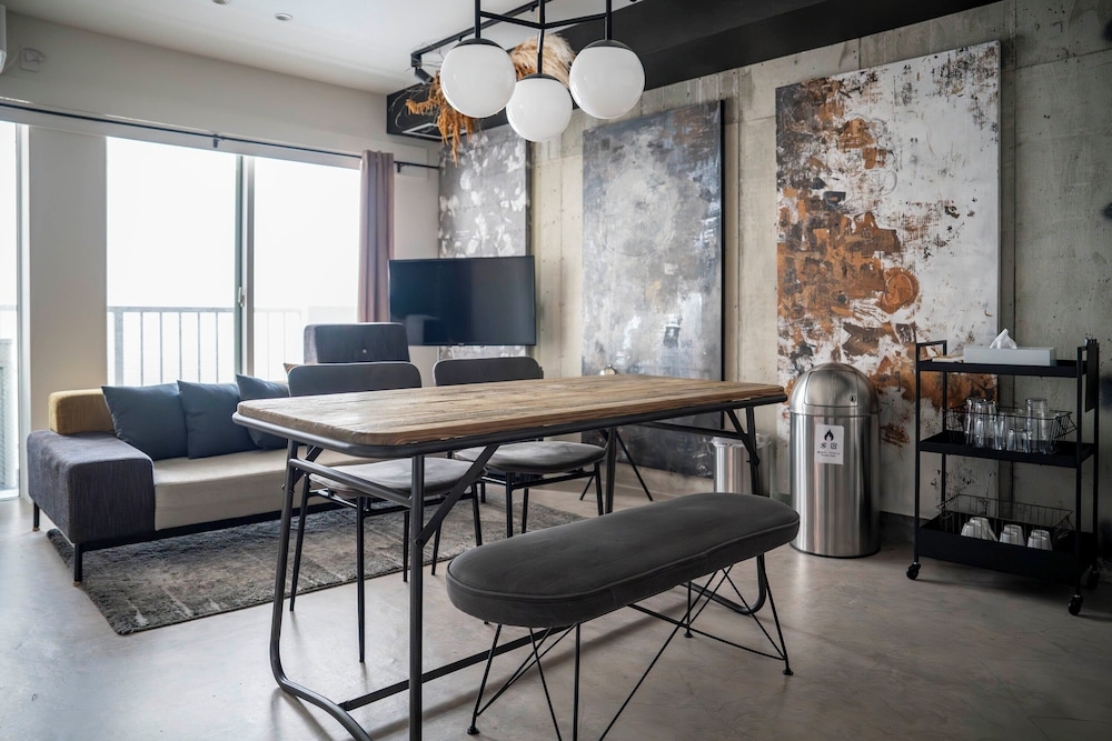 객실 내 식사 공간