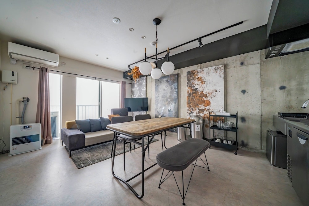 객실 내 식사 공간