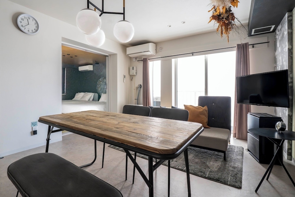 객실 내 식사 공간