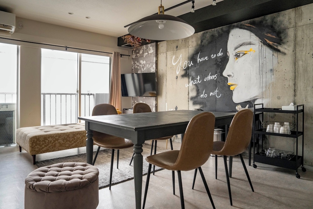 객실 내 식사 공간