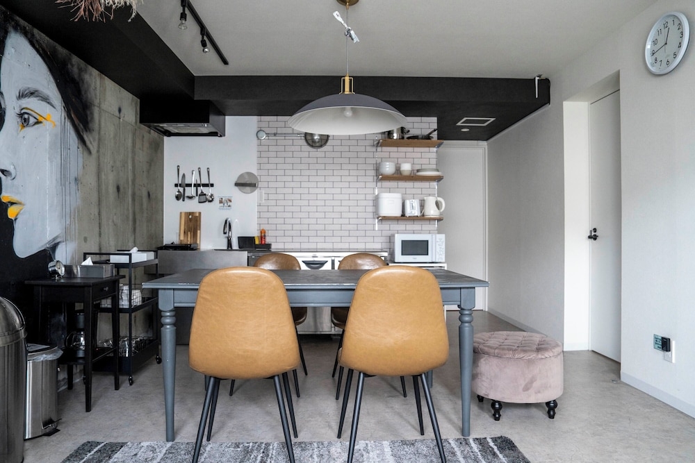 객실 내 식사 공간